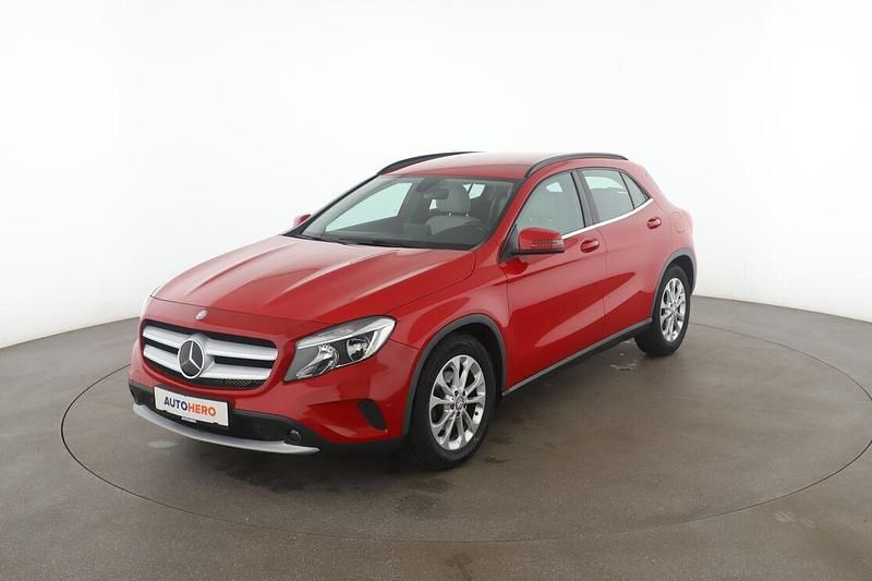 Rot Gebraucht 2016 Mercedes GLA200 Style SUV | 16.620 € (Fairer Preis) - Bild 1/3