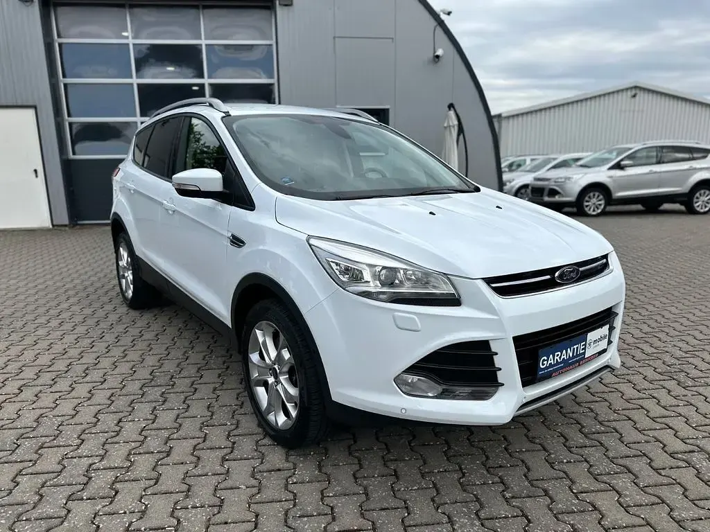 Gebraucht Ford Kuga Titanium 163 PS (119 kW) 2013 Weiß SUV