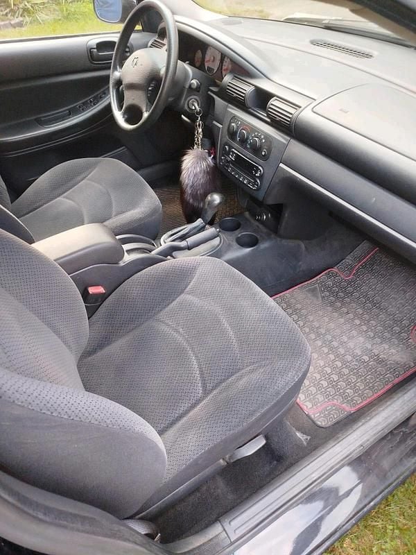 Schwarz Gebraucht 2004 Chrysler Stratus Limousine | 600 € - Bild 1/4