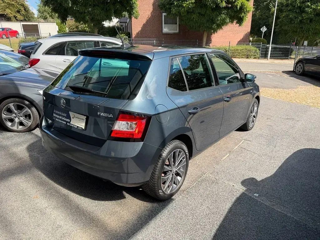 Gebraucht Skoda Fabia Ambition 95 PS (69 kW) 2017 Grau Limousine