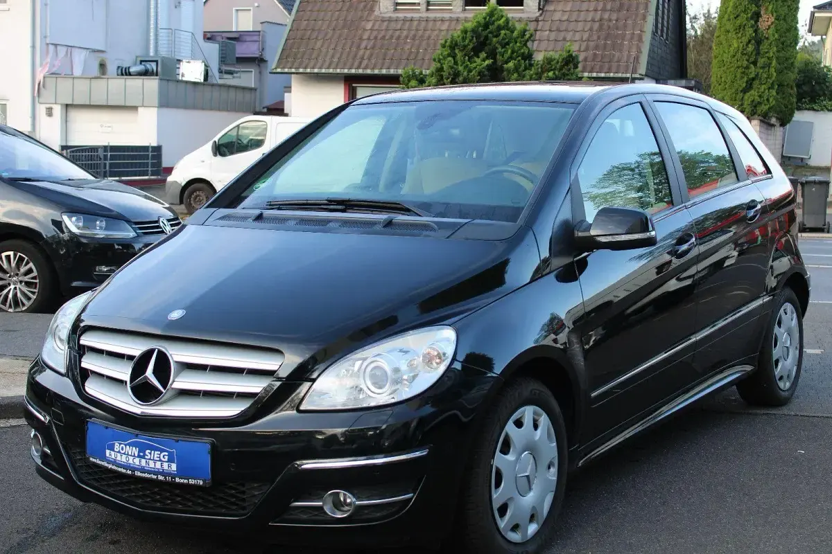 Gebraucht Mercedes B200 136 PS (100 kW) 2010 Schwarz Van / Kleinbus