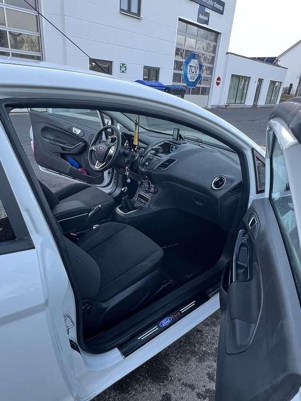 Gebraucht Ford Courier 137 PS (100 kW) 2014 Van / Kleinbus