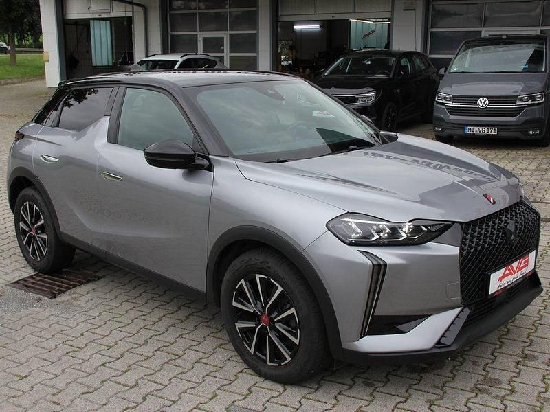 Artensegrau (metallic) Gebraucht 2024 DS Automobiles DS3 Performance Kleinwagen | 20.950 € (Fairer Preis) - Bild 1/4