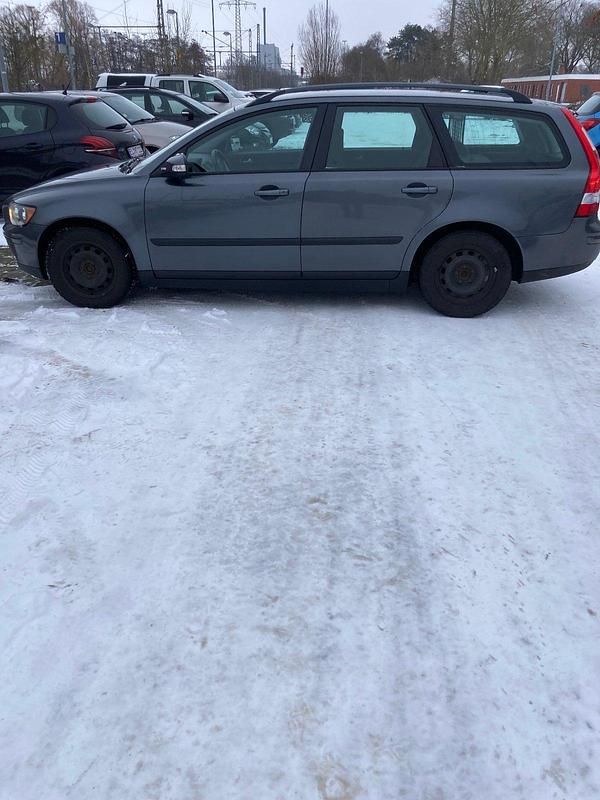 Grau Gebraucht 2007 Volvo V50 Kombi | 2.100 € (Guter Preis) - Bild 1/4