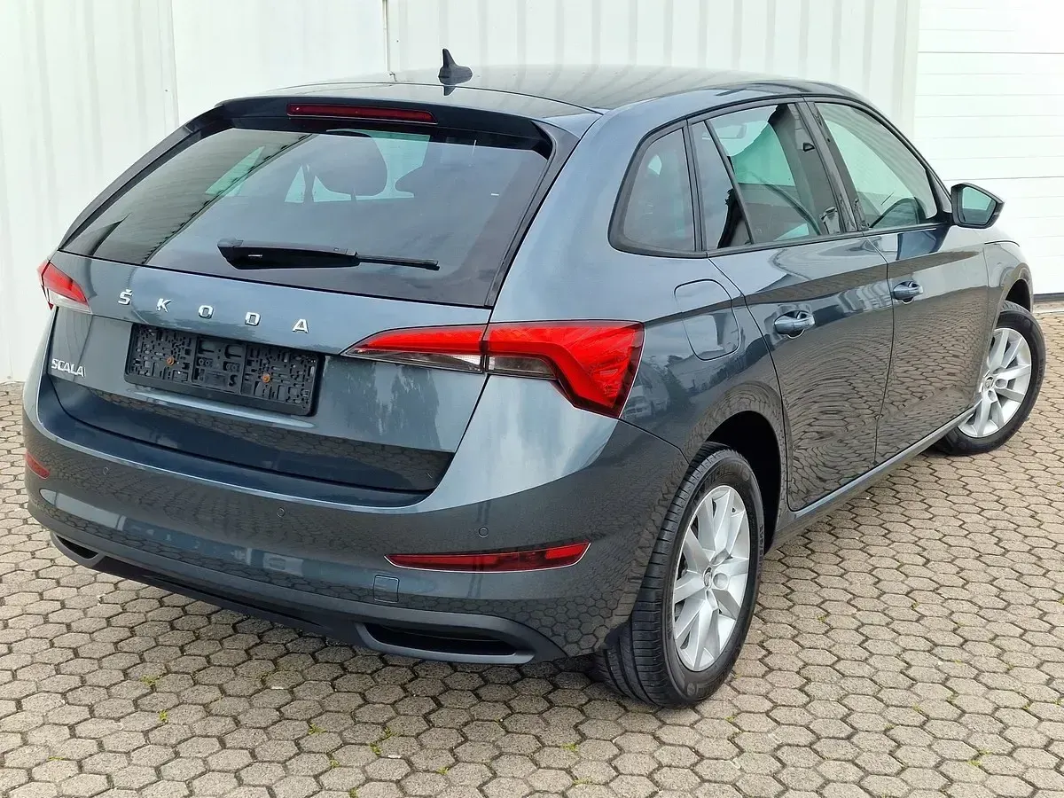 Gebraucht Skoda Scala Ambition 116 PS (85 kW) 2019 Grau metallic Kleinwagen