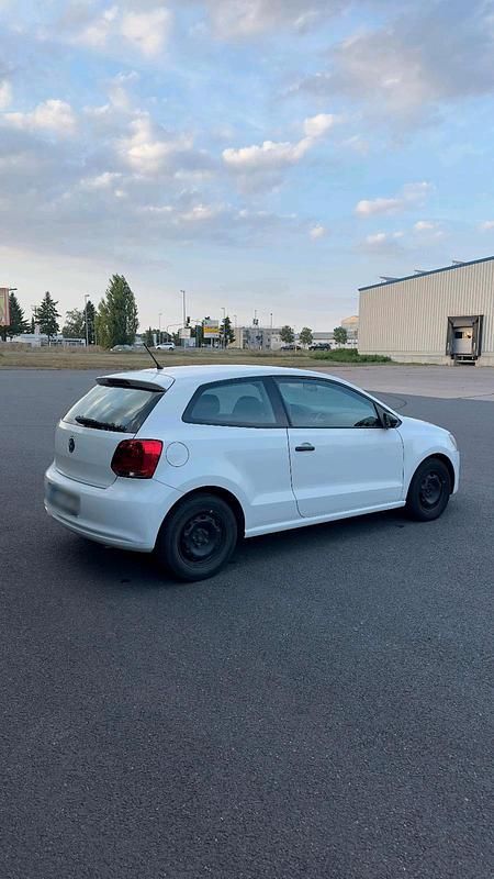 Second-hand VW Polo 60 CP (44 kW) 2012 Alb Hatchback