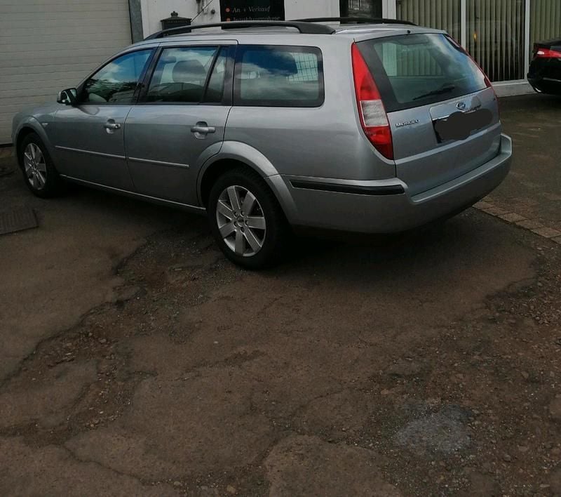 Gebraucht Ford Mondeo 130 PS (95 kW) 2003 Silber Kombi