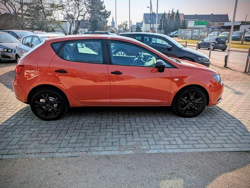Gebraucht Seat Ibiza Reference 75 PS (55 kW) 2015 Rojo "chili" Kleinwagen