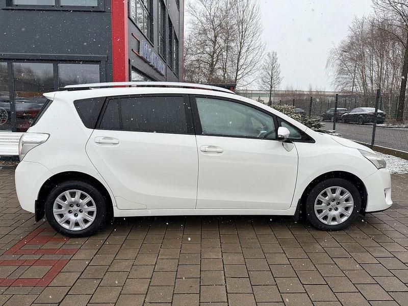 Gebraucht Toyota Verso Life 126 PS (92 kW) 2014 Weiß Van / Kleinbus