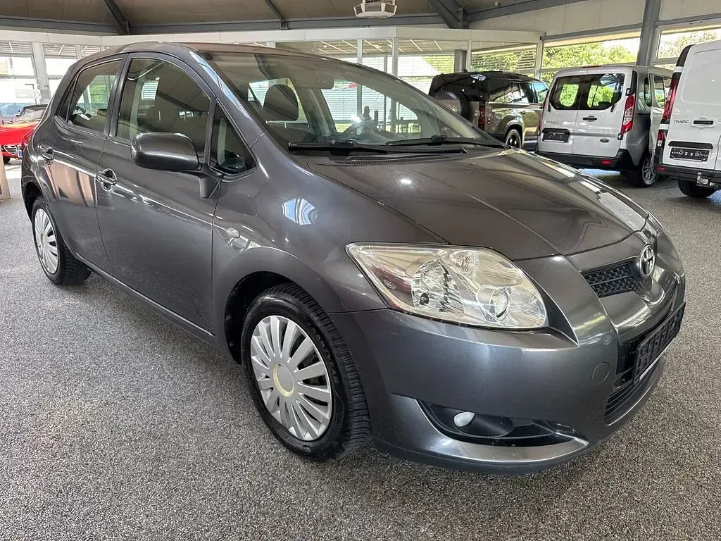 Gebraucht Toyota Auris Life 101 PS (74 kW) 2009 Grau Kleinwagen