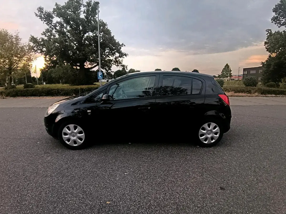 Gebraucht Opel Corsa Edition 87 PS (63 kW) 2010 Schwarz Kleinwagen