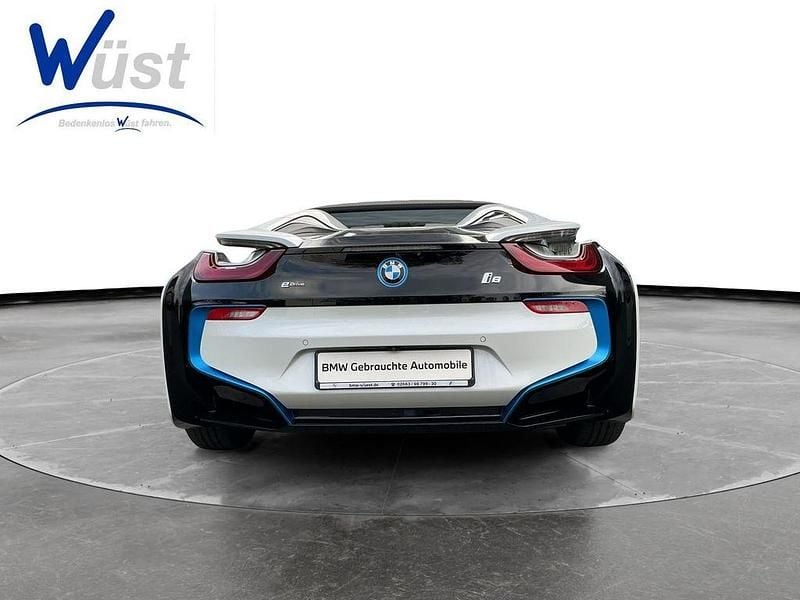 Gebraucht BMW i8 374 PS (275 kW) 2019 Kristallweiss perleff. m. akze Cabrio