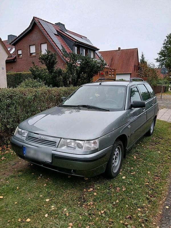 Grau Gebraucht 2007 Lada 111 Kombi | 1.450 € - Bild 1/4