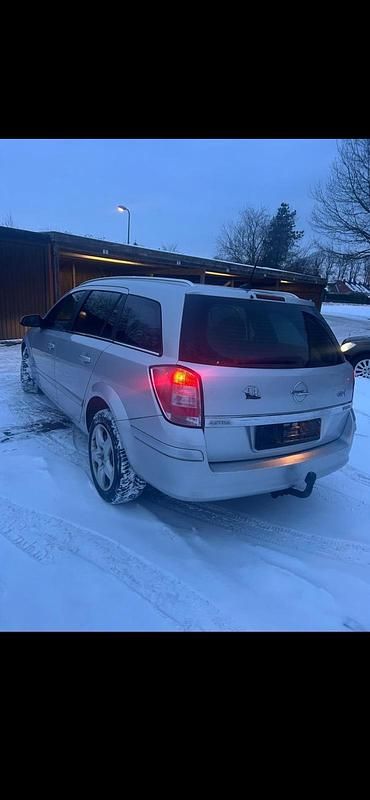 Gebraucht Opel Astra 110 PS (80 kW) 2009 Silber Kombi