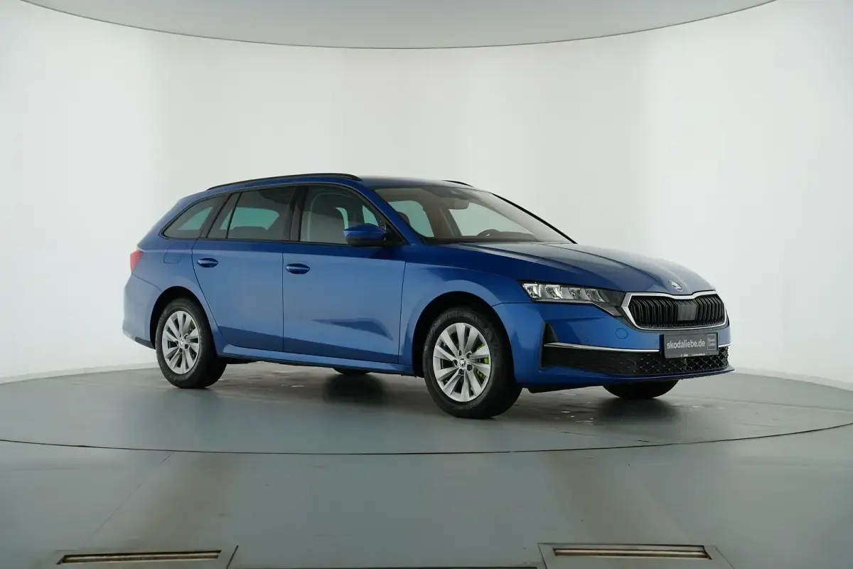 Gebraucht Skoda Octavia Selection 150 PS (110 kW) 2025 Raceblau metallic Limousine