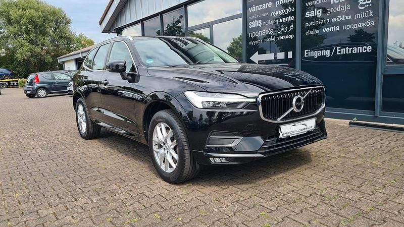 Black solid "stone" / solid Gebraucht 2021 Volvo XC60 Momentum SUV | 26.490 € (Fairer Preis) - Bild 1/4