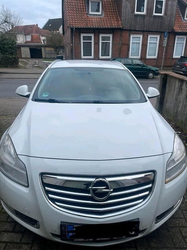 Weiß Gebraucht 2011 Opel Insignia Kombi | 5.000 € (Fairer Preis) - Bild 1/4