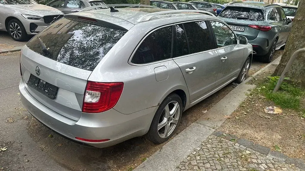 Gebraucht Skoda Superb Ambition 160 PS (117 kW) 2014 Silber Kombi
