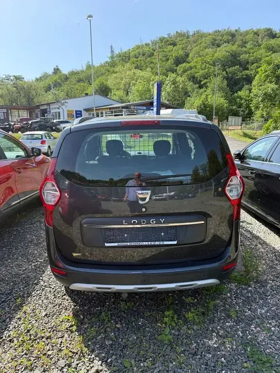 Gebraucht Dacia Lodgy Stepway 131 PS (96 kW) 2021 Grau Van / Kleinbus