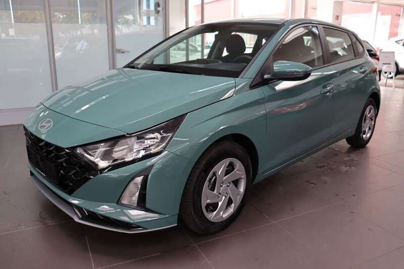 Mangrove green Neu 2025 Hyundai i20 Limousine | 18.380 € (Superpreis) - Bild 1/4