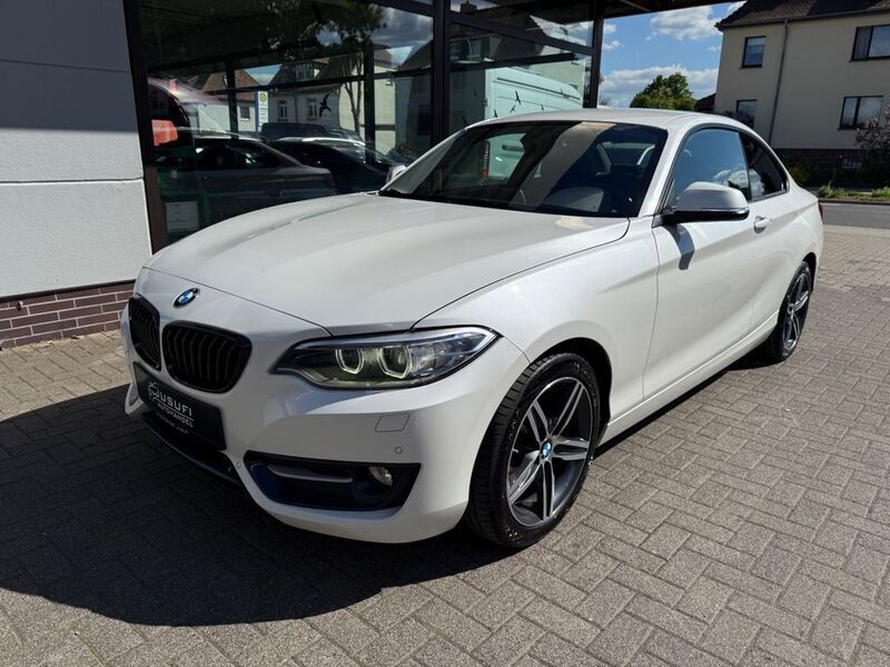 Weiß Gebraucht 2016 BMW 218 Sport Line Coupé | 11.900 € (Guter Preis) - Bild 1/4