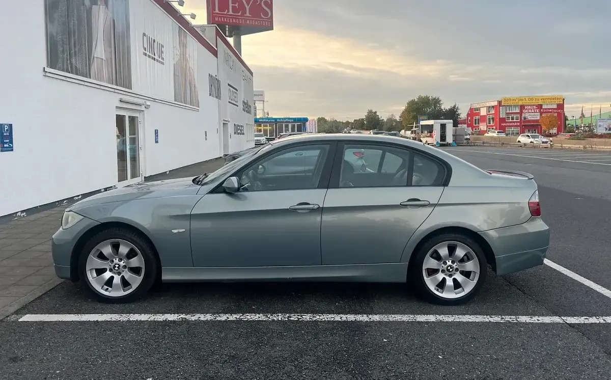 Używany BMW 320 150 KM (110 kW) 2006 Niebieski Sedan/Limuzyna