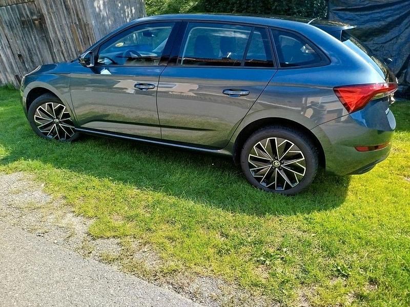 Grün Gebraucht 2020 Skoda Scala Style Kleinwagen | 16.300 € (Fairer Preis) - Bild 1/4