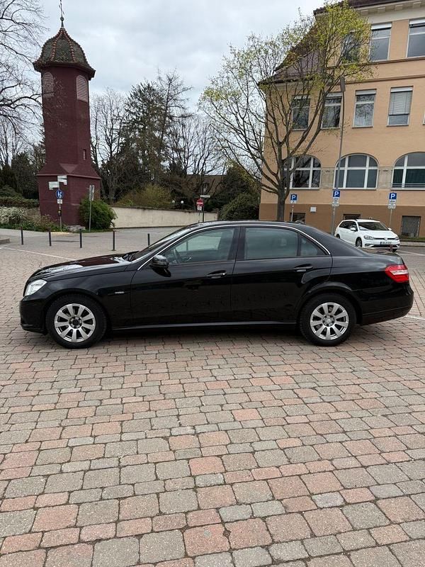 Second-hand Mercedes E220 170 CP (125 kW) 2010 Negru Berlinǎ