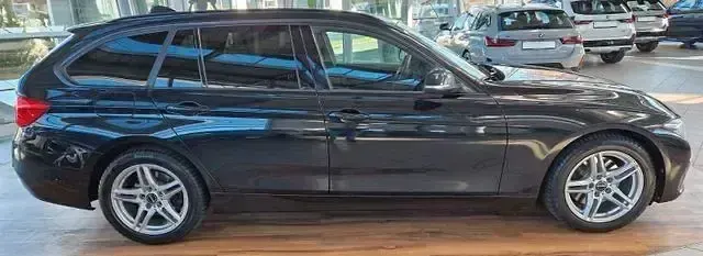 Gebraucht BMW 330 Sport Line 252 PS (185 kW) 2018 Schwarz Kombi