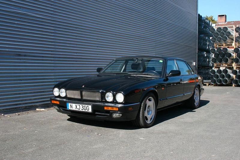 Schwarz Gebraucht 1995 Jaguar XJR Limousine | 6.900 € - Bild 1/4
