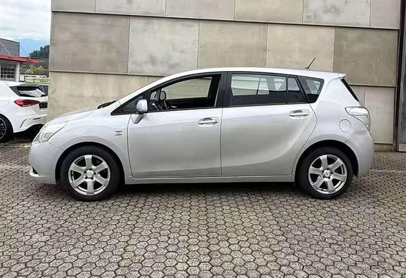 Gebraucht Toyota Verso Multidrive S 147 PS (108 kW) 2011 Silber Van / Kleinbus