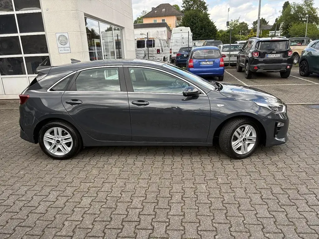 Gebraucht Kia Ceed Vision 140 PS (102 kW) 2019 Grau Kleinwagen