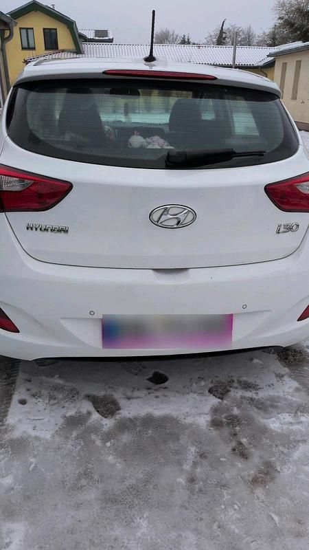 Gebraucht Hyundai i30 110 PS (80 kW) 2017 Weiß Kleinwagen