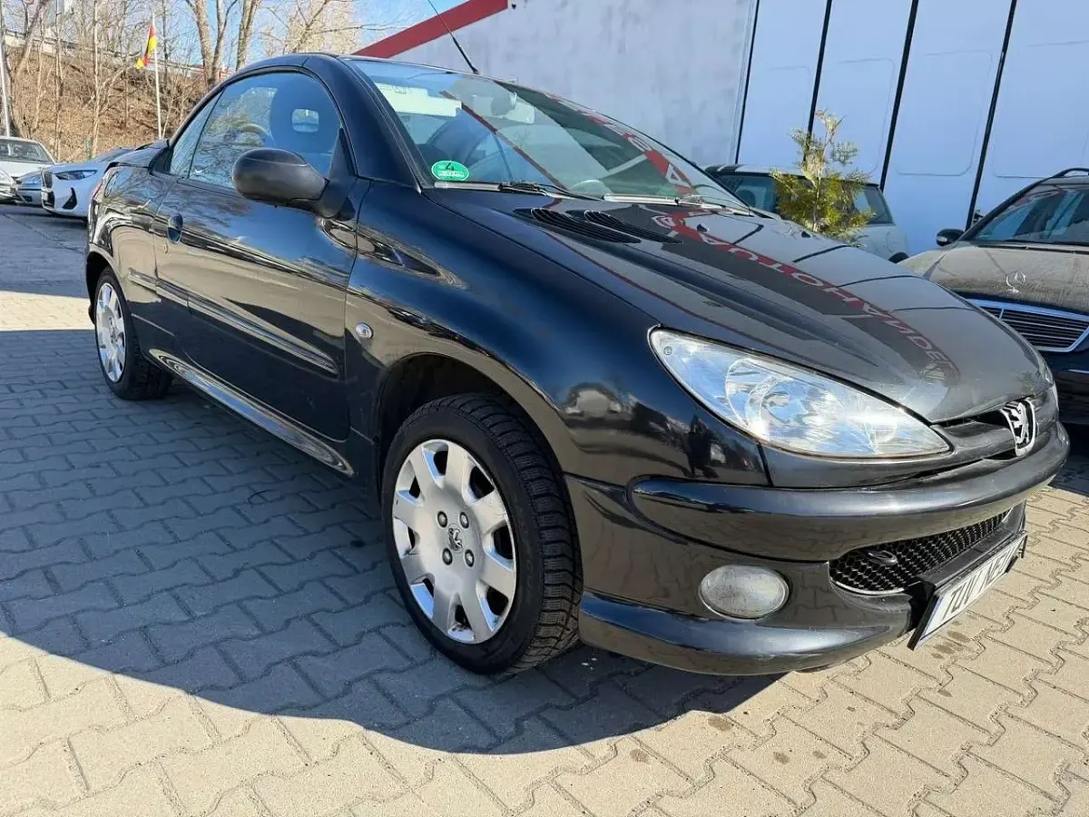 Gebraucht Peugeot 206 CC 109 PS (80 kW) 2005 Schwarz Cabrio