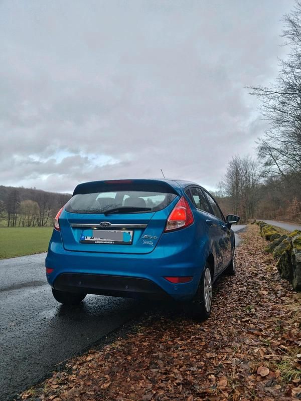 Gebraucht Ford Fiesta 125 PS (91 kW) 2015 Blau Limousine