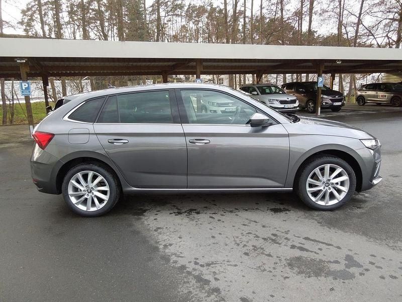 Neu Skoda Scala 150 PS (110 kW) 2026 Grau Kleinwagen