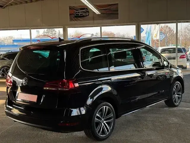 Second-hand VW Sharan 184 CP (135 kW) 2017 Negru Monovolum