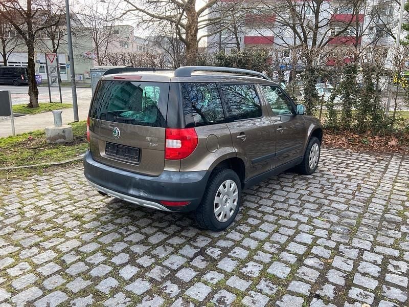 Gebraucht Skoda Yeti 105 PS (77 kW) 2011 Grau SUV