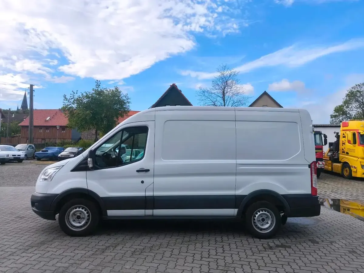 Gebraucht Ford Transit 105 PS (77 kW) 2018 Weiß Van / Kleinbus