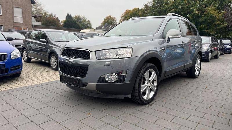 Grau Gebraucht 2013 Chevrolet Captiva LTZ SUV | 7.450 € (Fairer Preis) - Bild 1/4