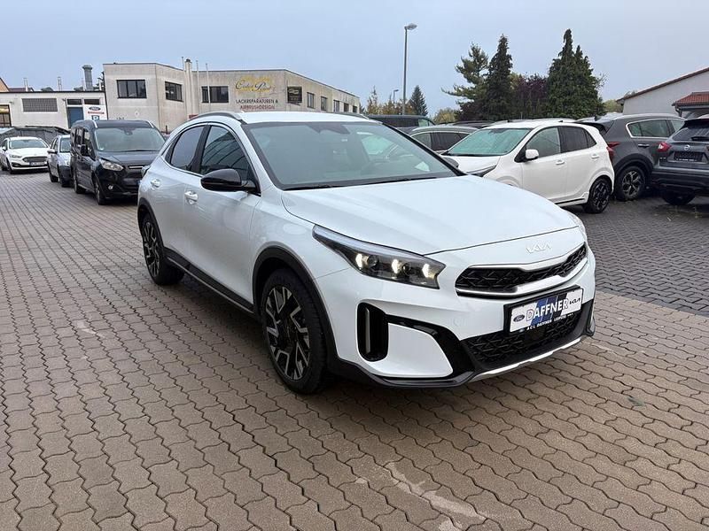 Neu Kia XCeed 150 PS (110 kW) 2025 (wd) cararraweiss SUV