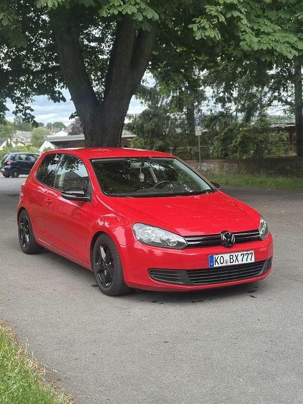 Rot Gebraucht 2012 VW Golf VII Limousine | 6.900 € (Fairer Preis) - Bild 1/4