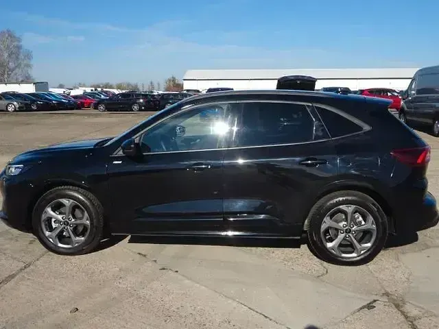 Usado Ford Kuga ST-Line 180 HP (132 kW) 2025 Preto SUV