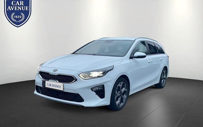 Weiß Gebraucht 2020 Kia Ceed Sportswagon Spirit Kombi | 17.990 € (Fairer Preis) - Bild 1/4