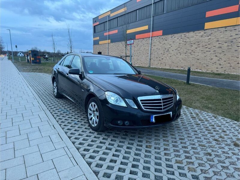 Schwarz Gebraucht 2009 Mercedes E200 Elegance Limousine | 8.000 € (Guter Preis) - Bild 1/4