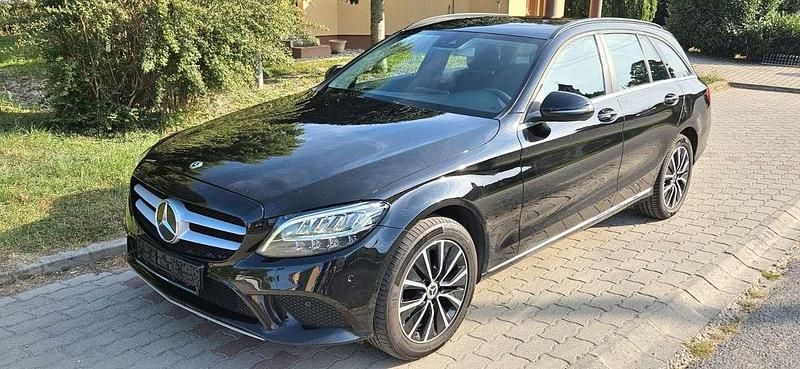 Obsidianschwarz Gebraucht 2019 Mercedes C220 Kombi | 14.490 € (Superpreis) - Bild 1/4