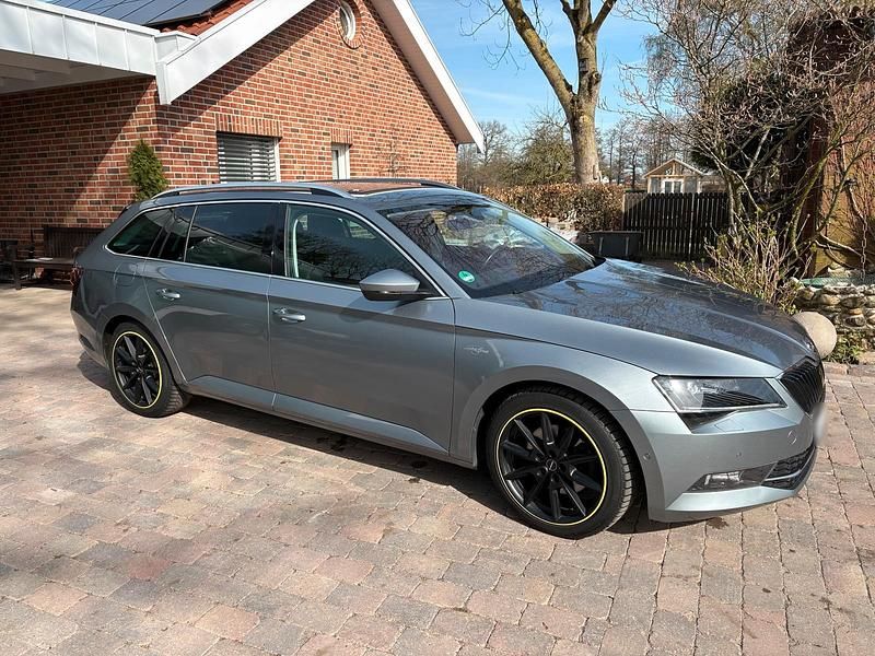 Gebraucht Skoda Superb 190 PS (139 kW) 2017 Grau Kombi