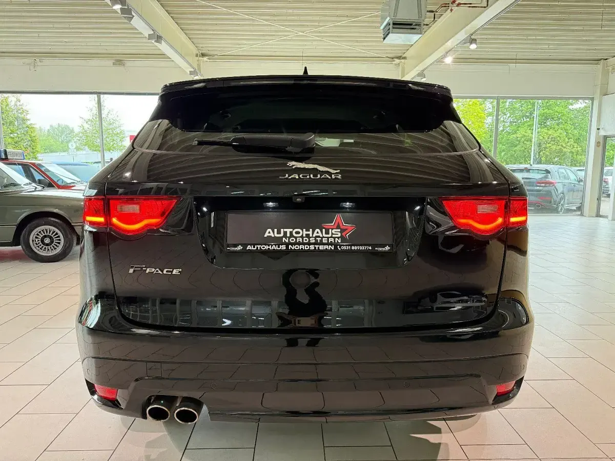 Gebraucht Jaguar F-Pace R-Sport 179 PS (131 kW) 2019 Schwarz SUV