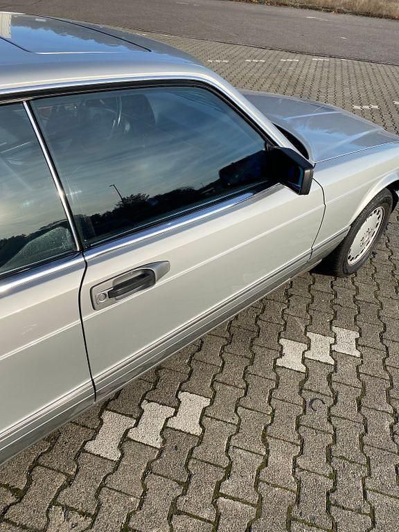 Gebraucht Mercedes 560 209 PS (153 kW) 1987 Silber Coupé
