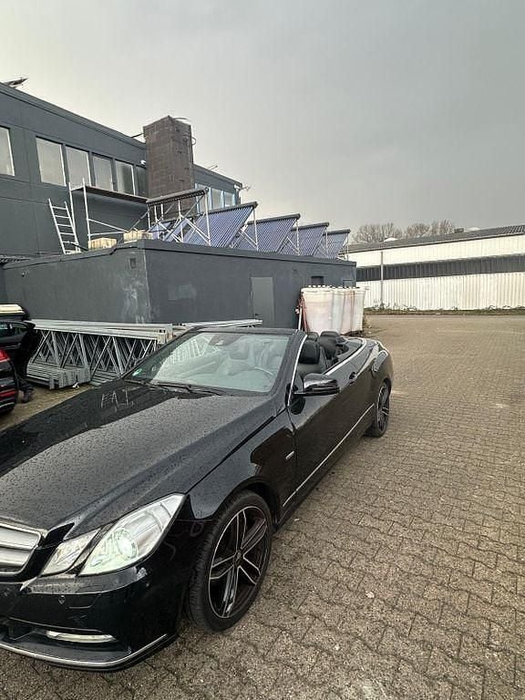 Gebraucht Mercedes E220 Elegance 170 PS (125 kW) 2012 Schwarz Cabrio